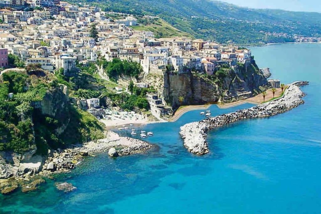 La Scaletta Sul Mare Di Pizzo Wifi E Disney+ Eksteriør billede